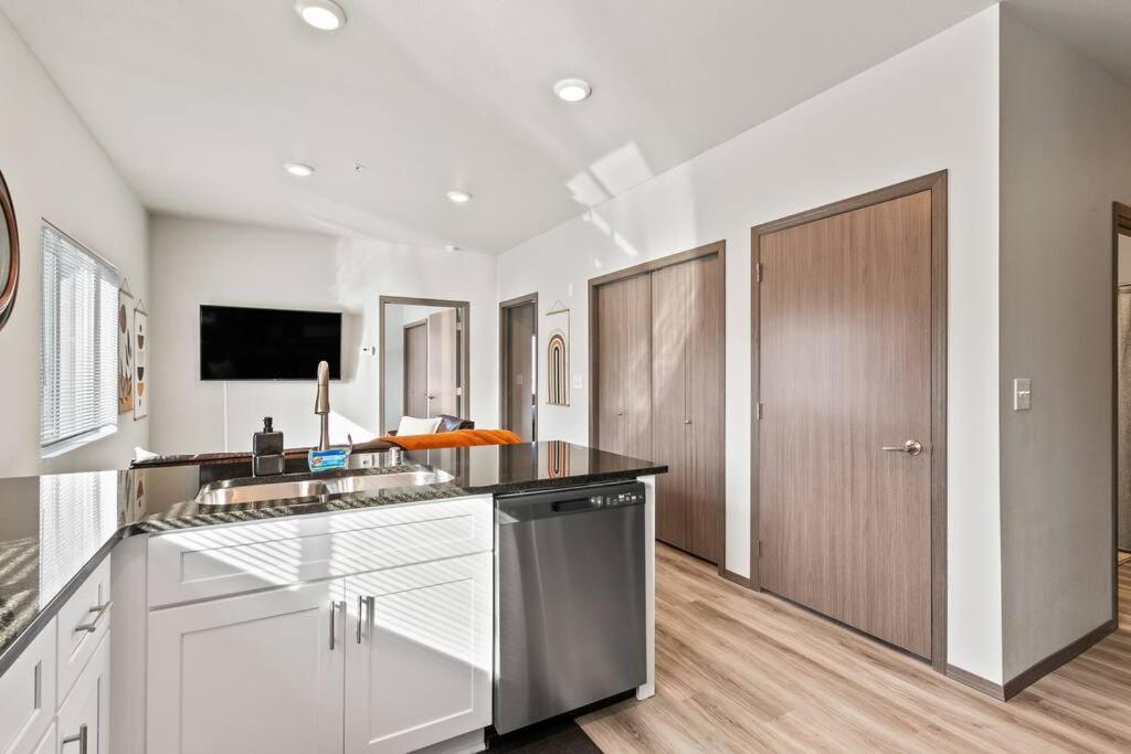 Apartment Brand New 2 Bed 2 Bath Near Perry District And Dt *