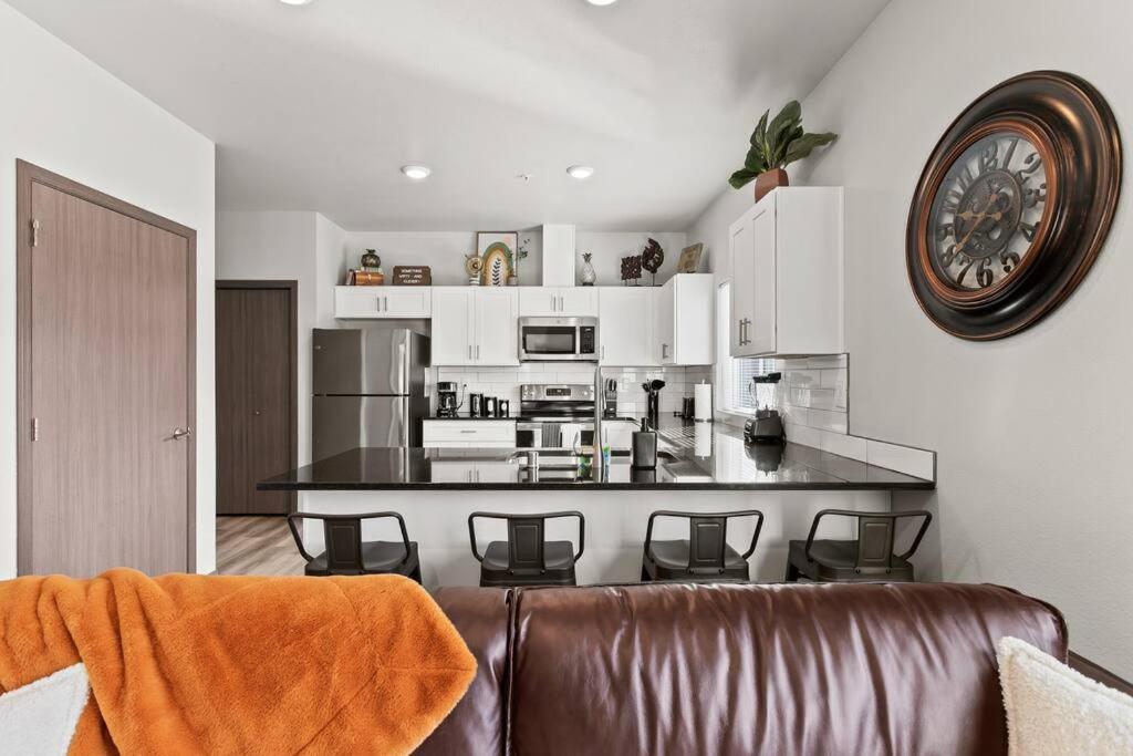 Brand New 2 Bed 2 Bath Near Perry District And Dt *