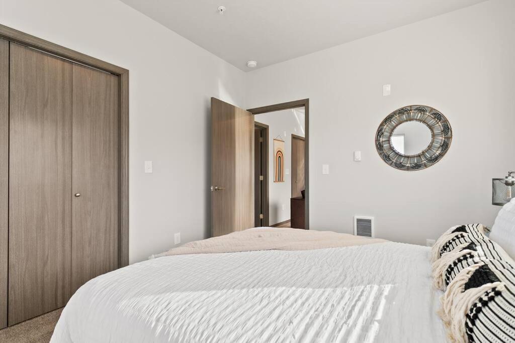 Brand New 2 Bed 2 Bath Near Perry District And Dt