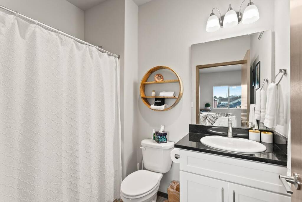 Brand New 2 Bed 2 Bath Near Perry District And Dt Apartment