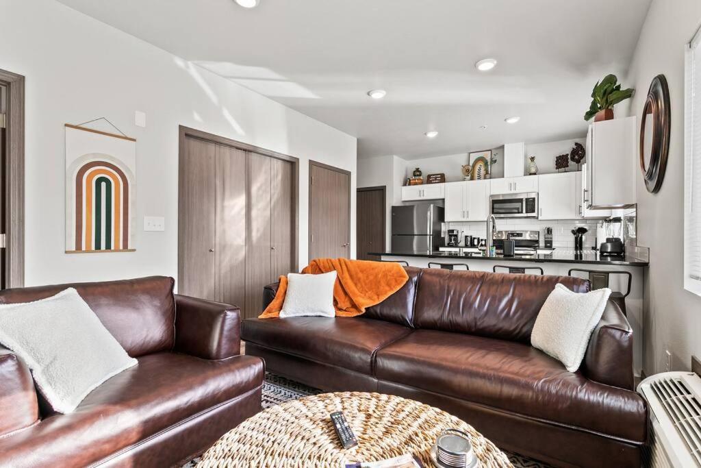 Brand New 2 Bed 2 Bath Near Perry District And Dt